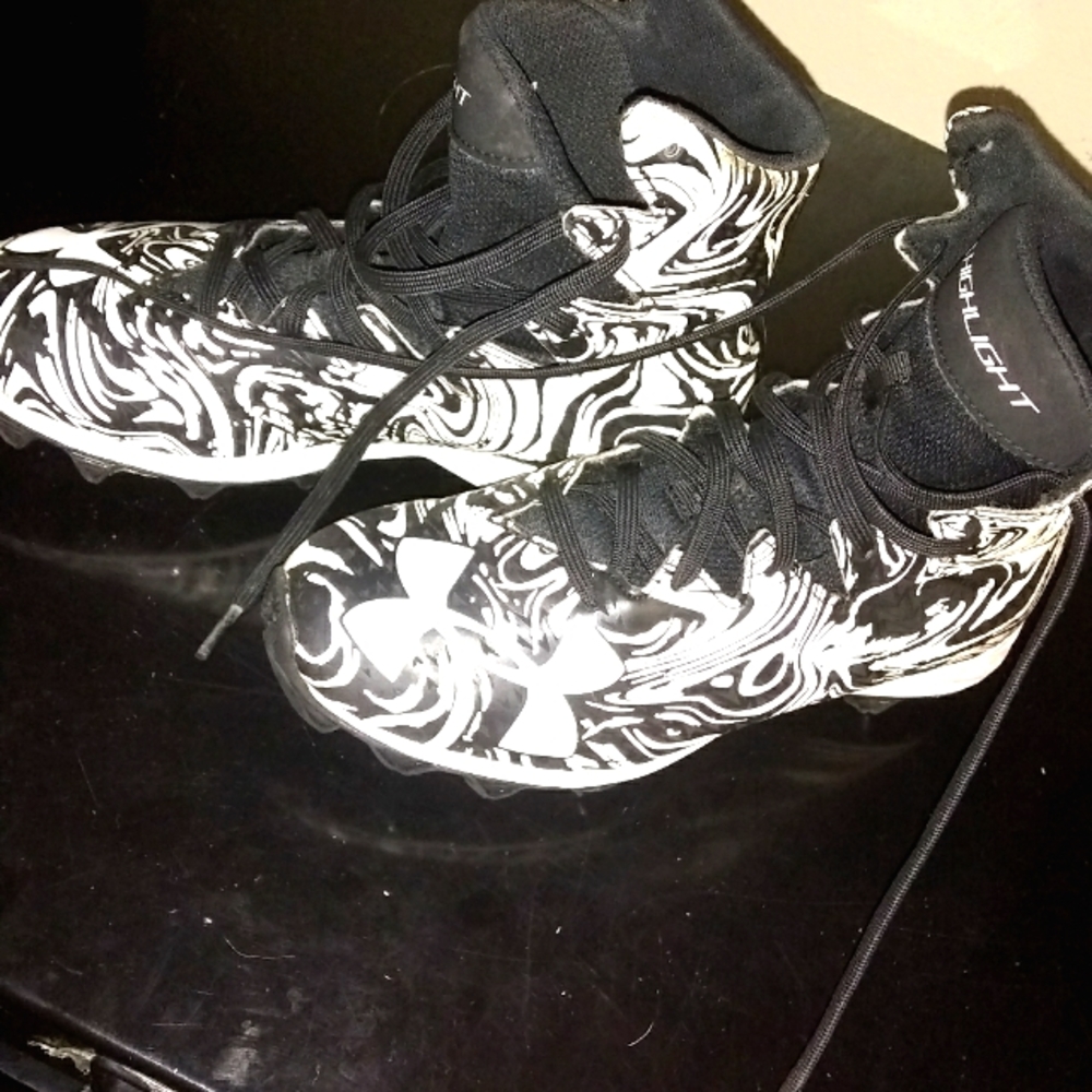 Under armour youth cleats